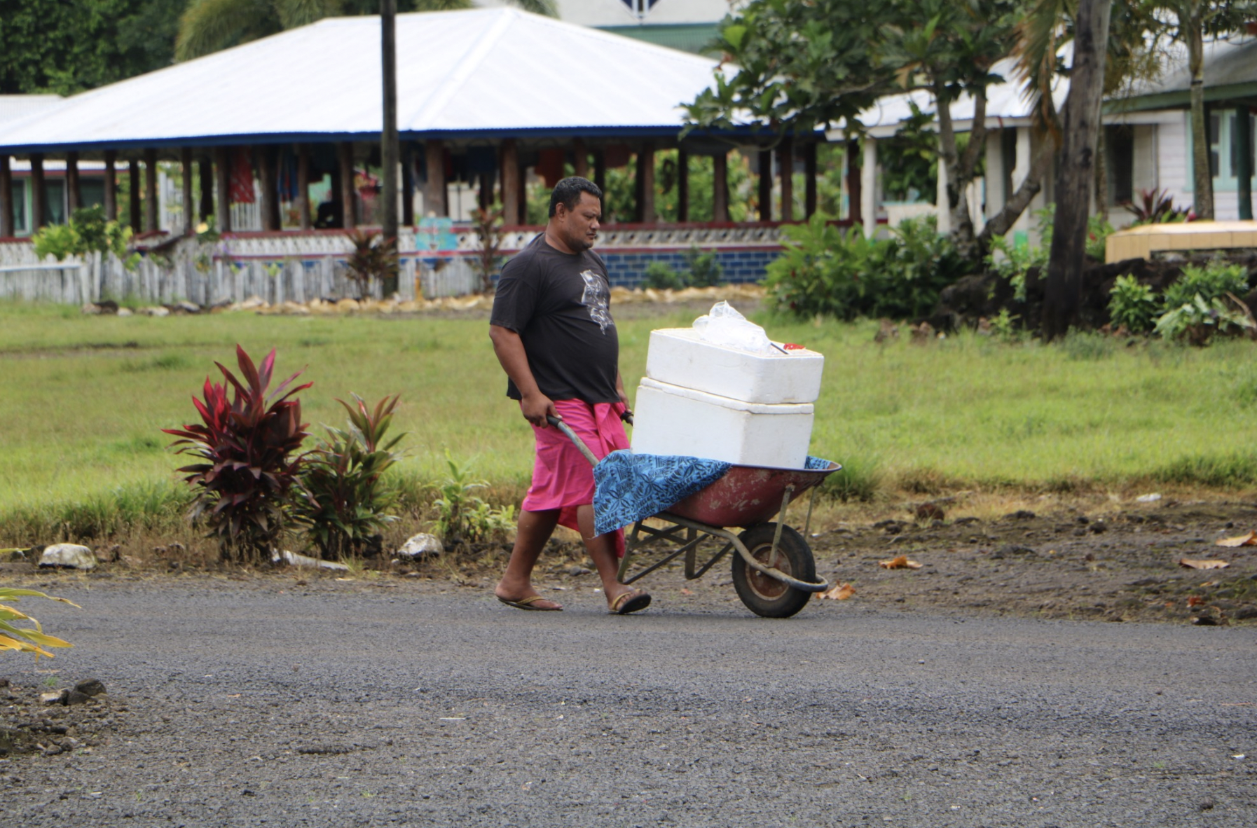 A street vendor hawking his wares through the village of Falease’ela, Lefaga. It’s people like him who work in the informal sector that any Social Protection mechanism should seek to address first. Photo: UNDP Samoa/L.Lesa